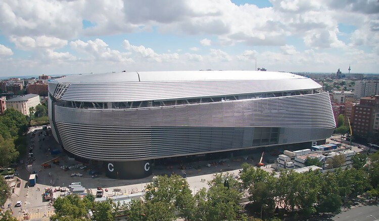 Santiago Bernabéu al atardecer